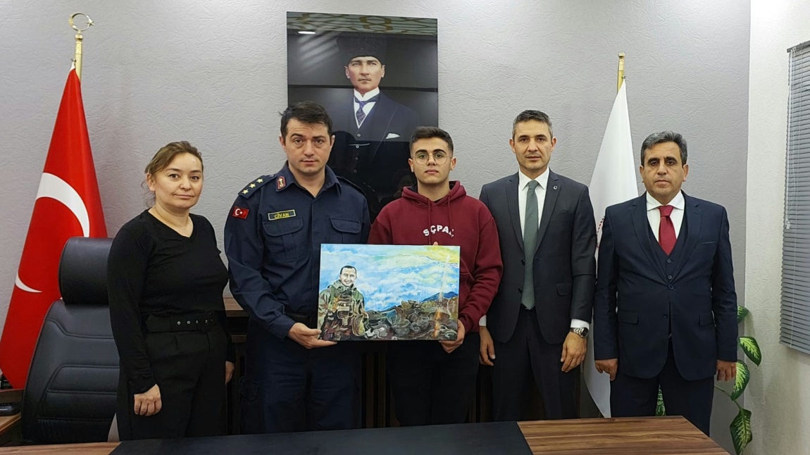 Öğrencimizin Şehit Mehmetçik Piyade Teğmen Eril Alperen Emir’in yağlı boya resim çizimi